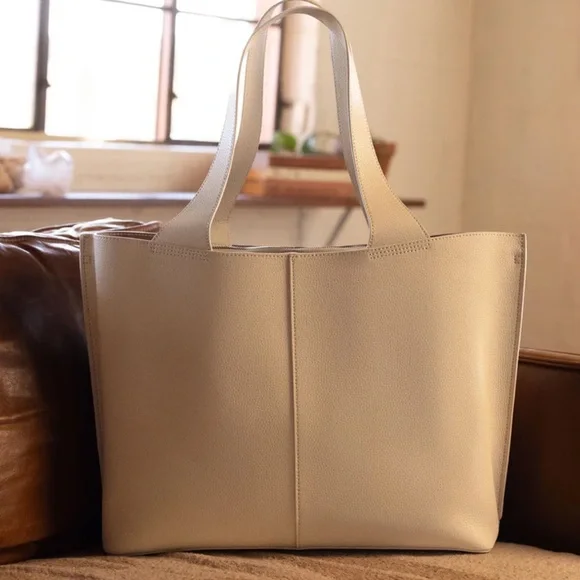 Hobo Vida Large Tote - Picture 1 of 6